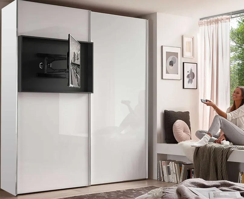 Staud Möbel GmbH & Co.KG Kleiderschrank mit TV-Halterung Hot