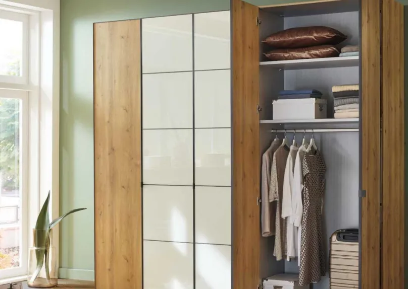 Wiemann Möbel Quito Kleiderschrank mit Glastüren Hot