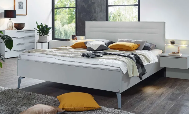 Rauch Scale Bett mit Polsterkopfteil Hot